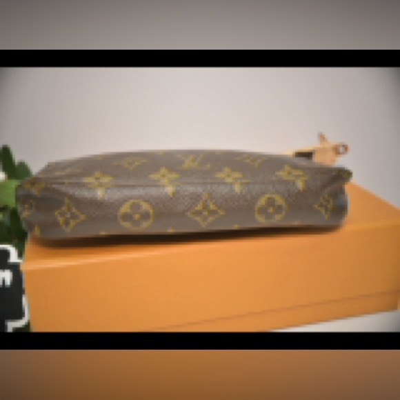 Louis Vuitton Pochette Accessoires - Picture 10 of 15
